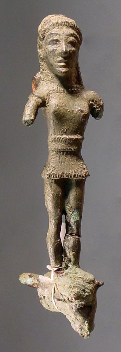 Griff in Form einer Figur unbestimmten Geschlechts auf einem Stier