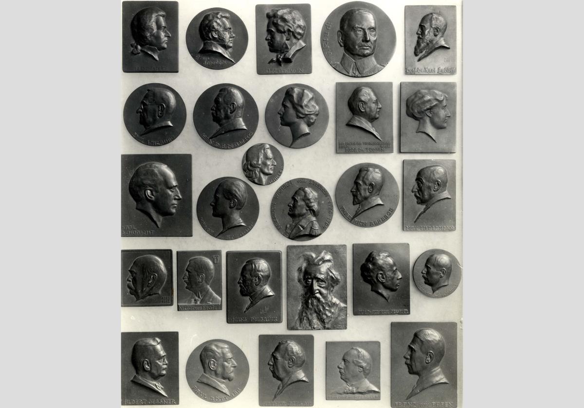 Medaillen von Karl Dautert, Sonderausstellung des Münzkabinetts "Arbeiten der Medailleurin Frau von Esseö in München und des Berliner Bildhauers Dautert" im Kaiser-Friedrich-Museum (März/Apr. - Juni 1935)