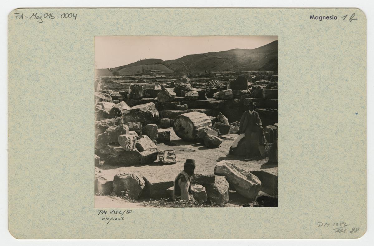 Magnesia am Mäander, Artemision, Ostfront