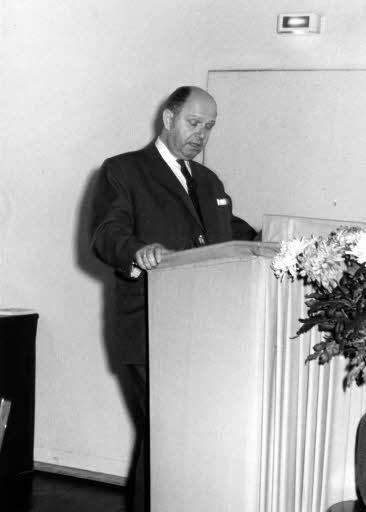 Generaldirektor Gerhard Rudolf Meyer als Redner bei der Besucherkonferenz der Staatlichen Museen zu Berlin im Pergamonmuseum