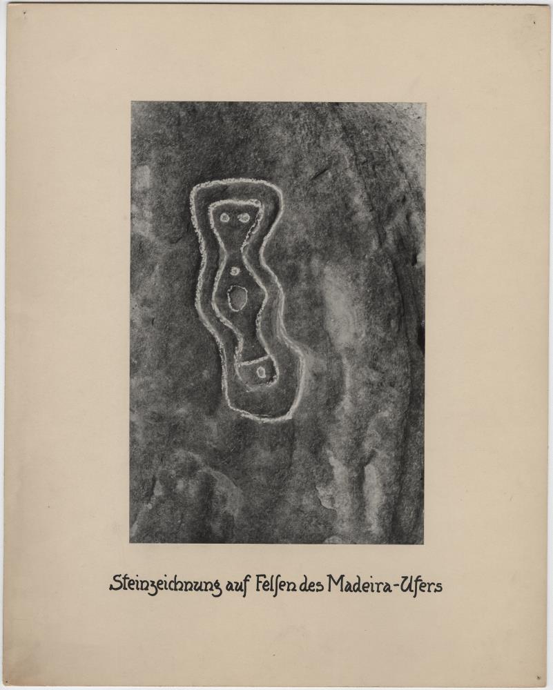 Steinzeichnung auf Felsen des Madeira-Ufers