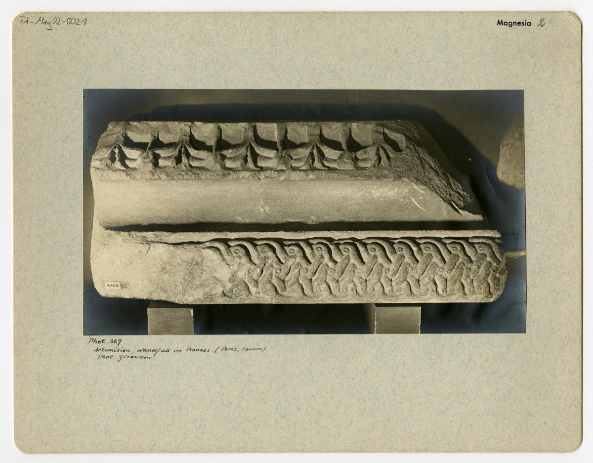 Magnesia am Mäander, Artemision, Pronaos, Wandfuss (Aufstellung in Paris, Musée du Louvre)