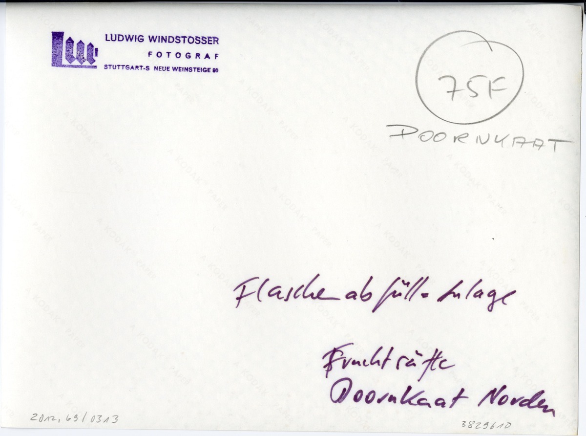 Doornkaat, Mitarbeiter an der automatisierten Flaschen-Abfüllanlage (für Afri Cola)