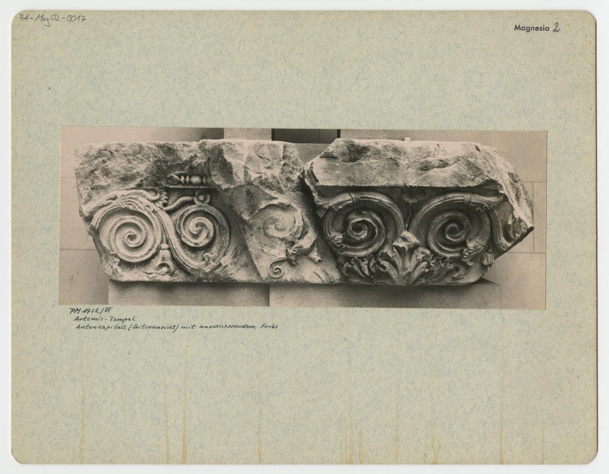 Magnesia am Mäander, Artemision, Antenkapitell (Aufstellung in Berlin)