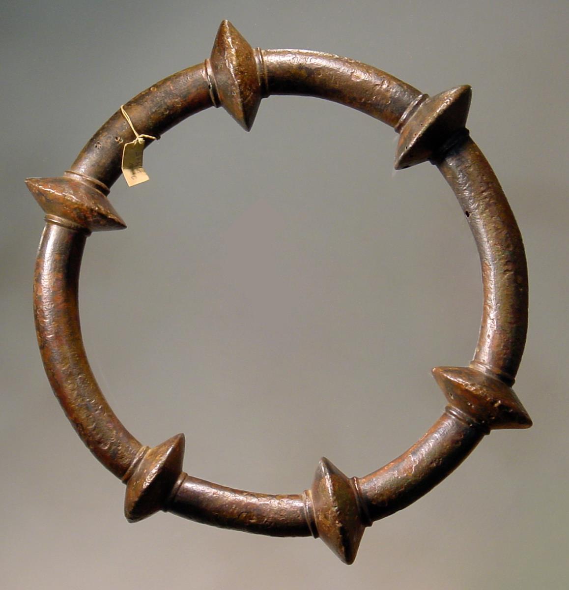 Ring mit sechs Knoten, "athletischer Ring"