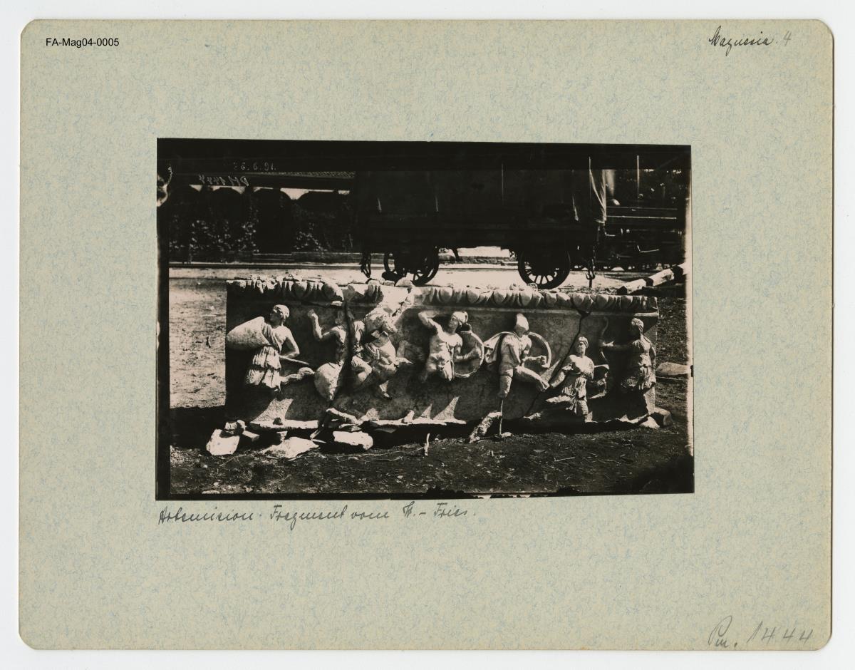 Magnesia am Mäander, Artemision,Westfries