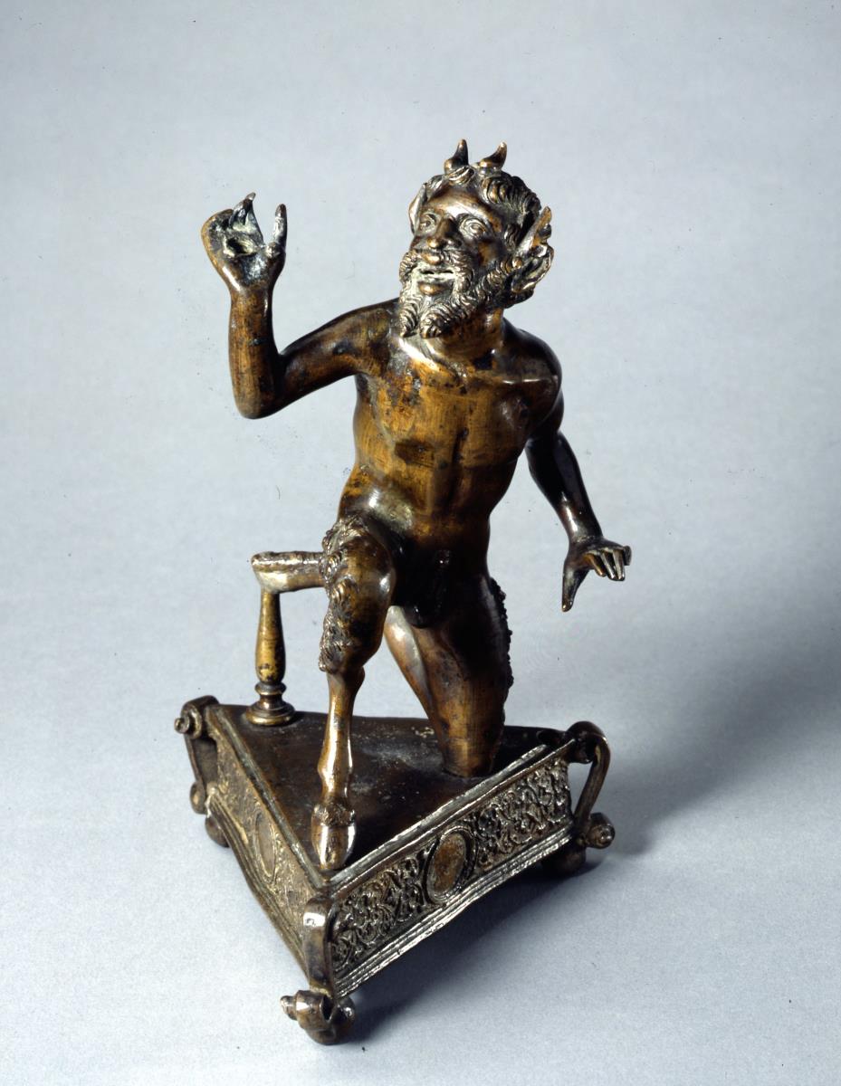 Kniender Satyr als Trägrfigur eines Leuchters oder Tintenbehältnisses