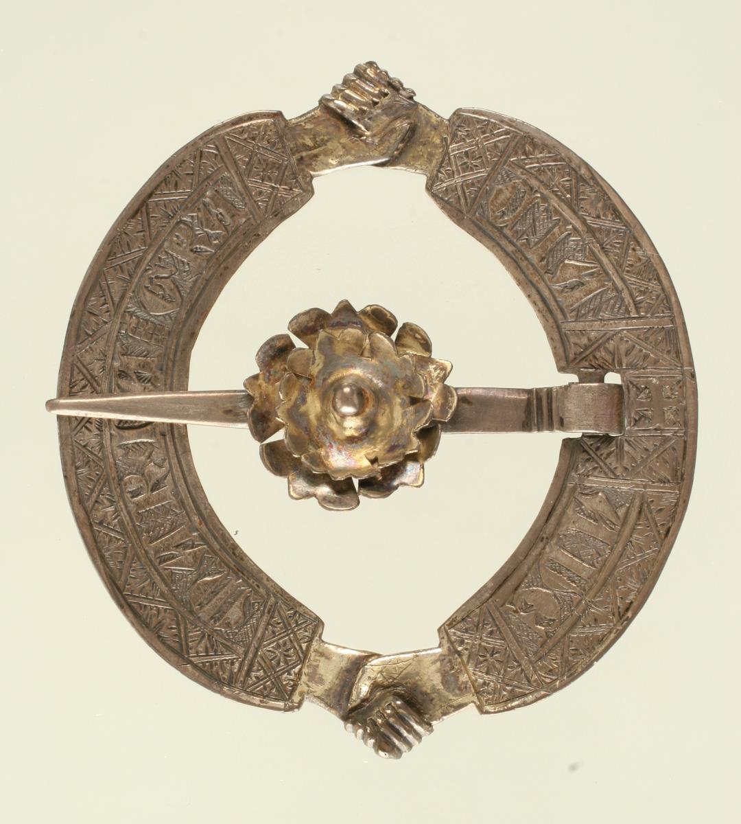 Ringspange mit Handtreue-Darstellung