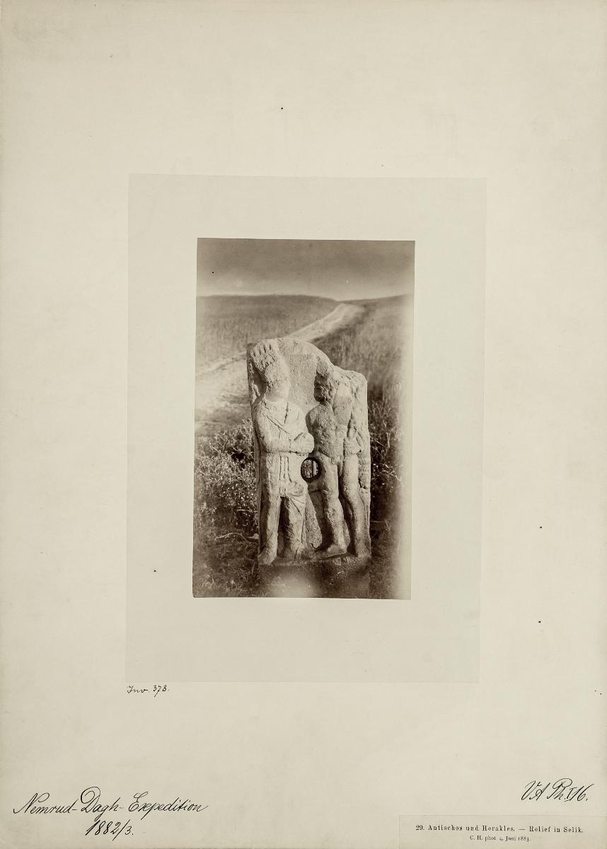 Antiochos und Herakles. Relief in Selik