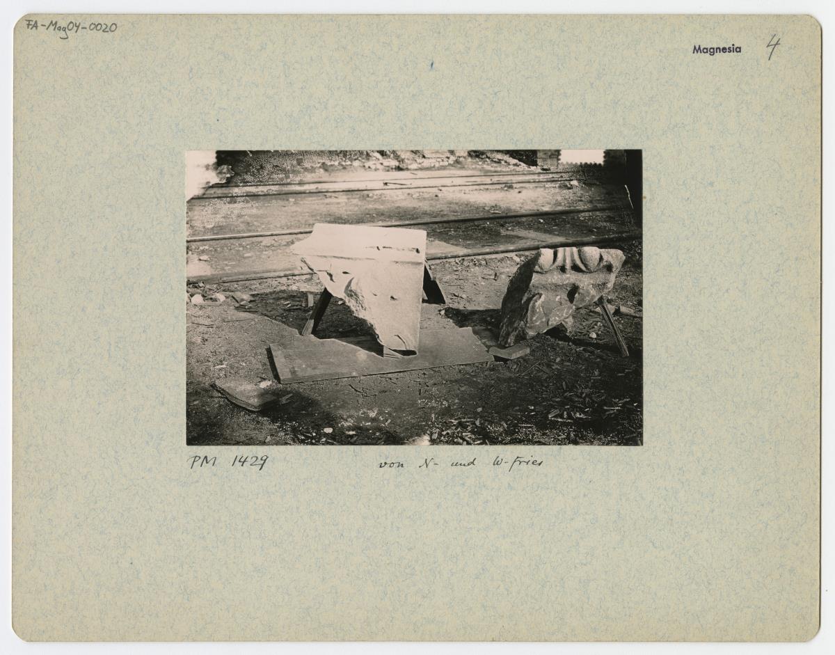 Magnesia am Mäander, Artemision, Fragment vom Westfries und Nordfries