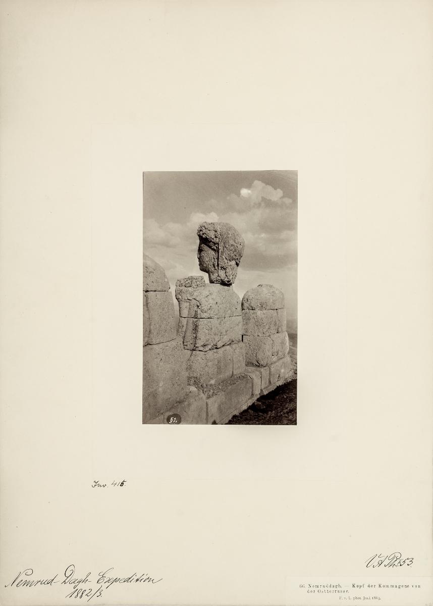 Nemruddagh. - Kopf der Kommagene von der Ostterrasse