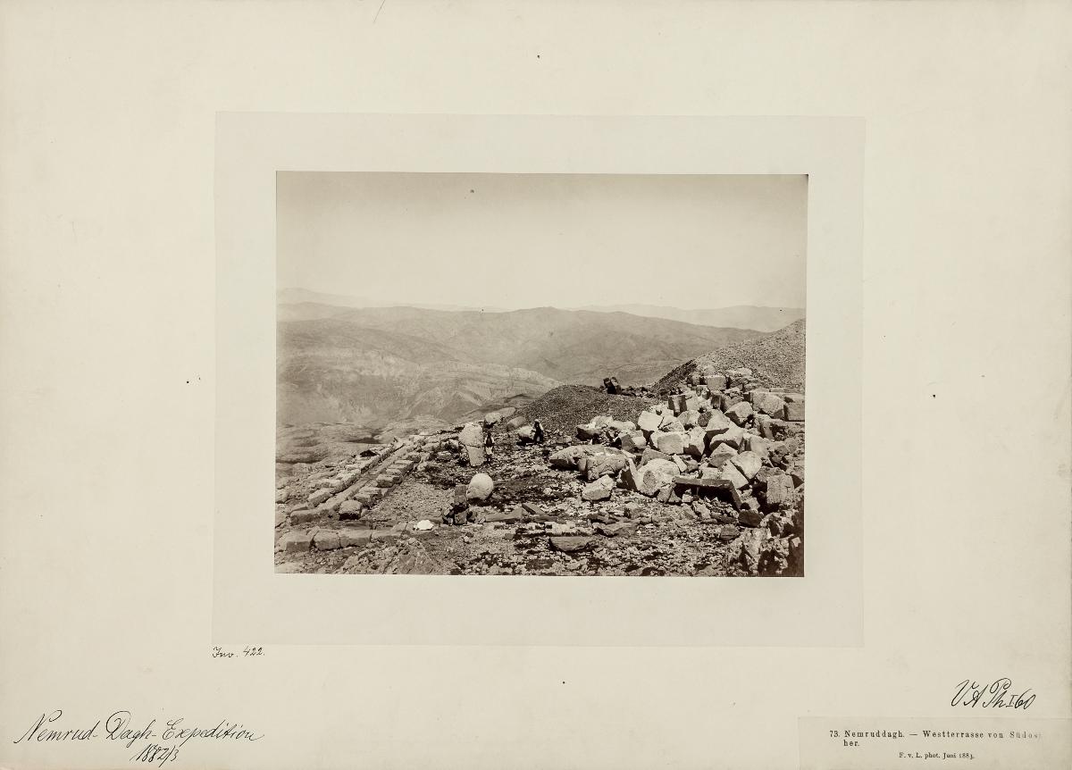 Nemruddagh. - Westterrasse von Südost her