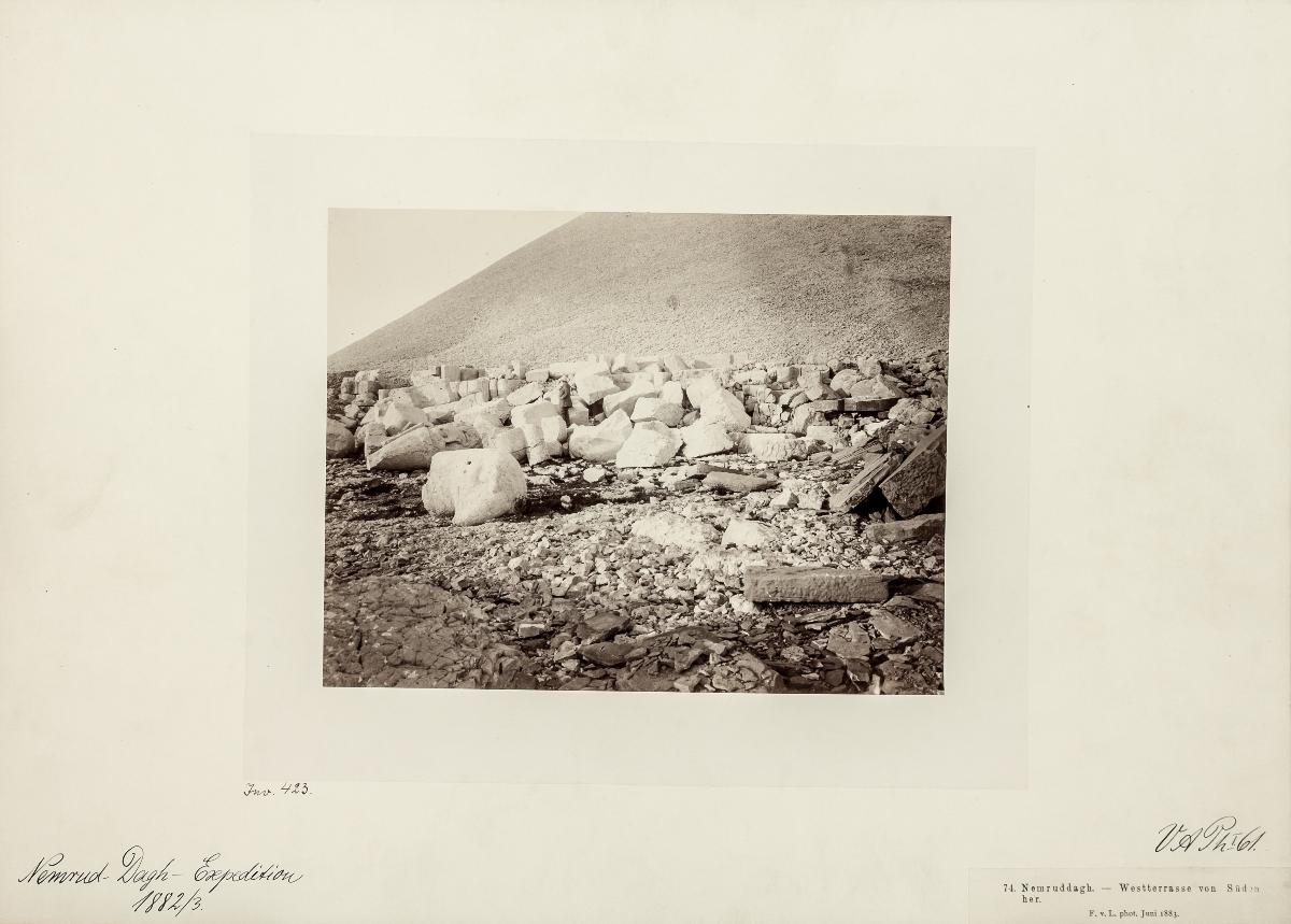 Nemruddagh. - Westterrasse von Süden her