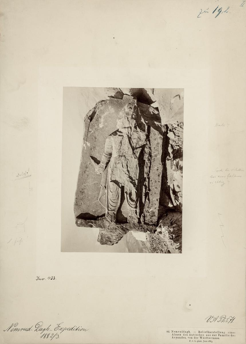 Nemruddagh. - Reliefdarstellung eines Ahnen des Antiochos, aus der Familie des Aryandes, von der Westterrasse