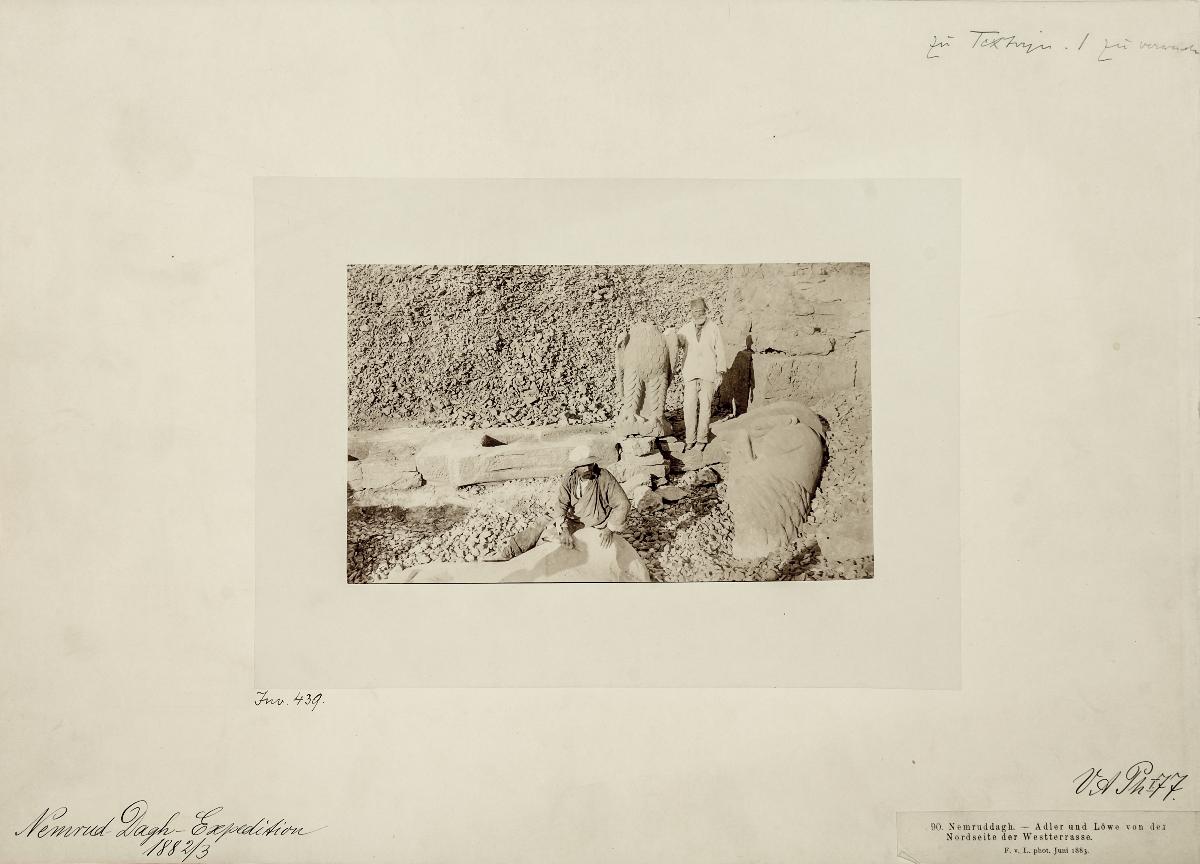 Nemruddagh. - Adler und Löwe von der Nordseite der Westterrasse