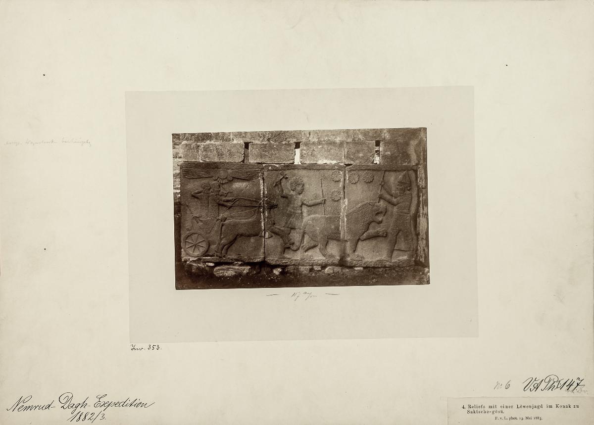 Relief mit einer Löwenjagd im Konak zu Saktsche-gösü