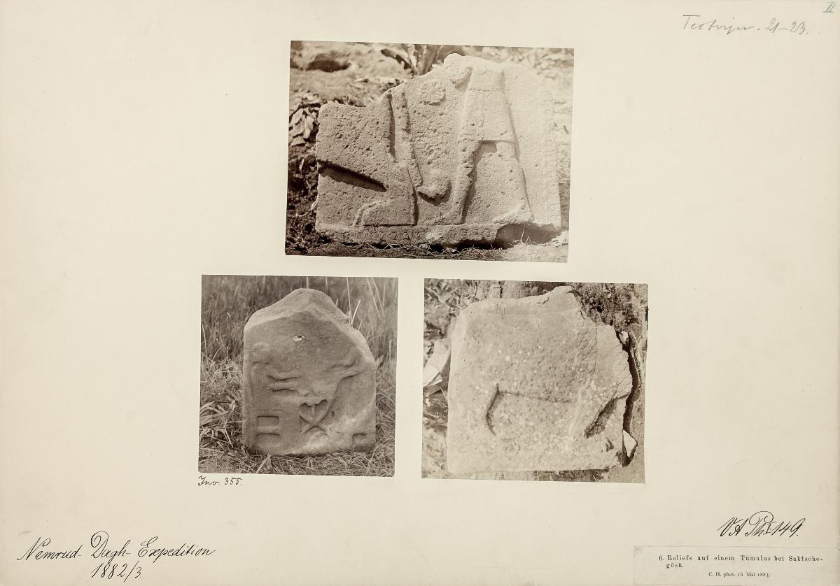 Reliefs auf einem Tumulus bei Saktsche-gösü
