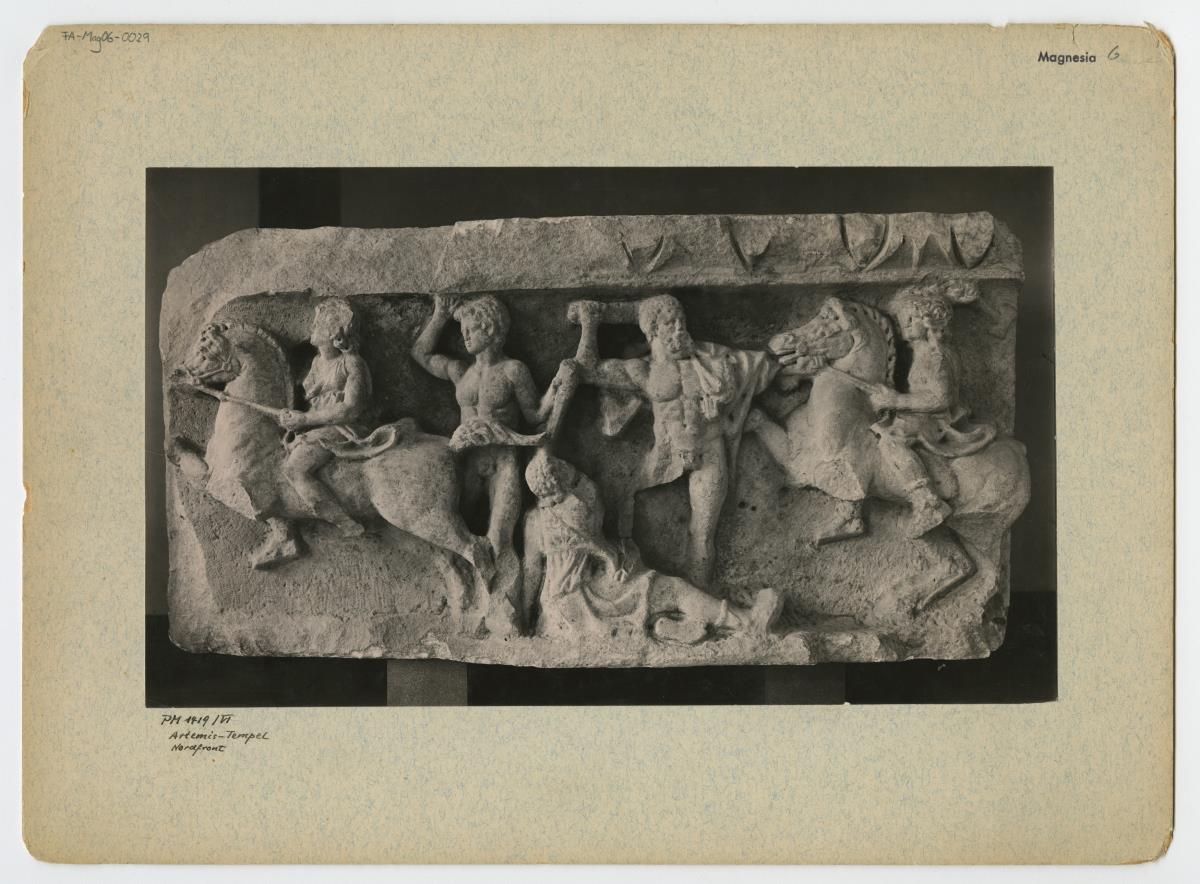 Magnesia am Mäander, Artemision, Nordfries (Aufstellung in Berlin)