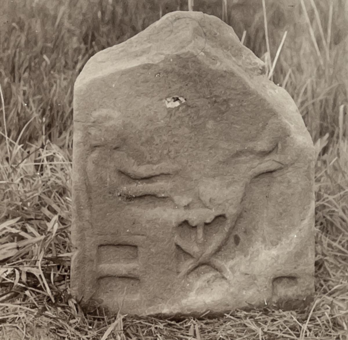 Reliefs auf einem Tumulus bei Saktsche-gösü
