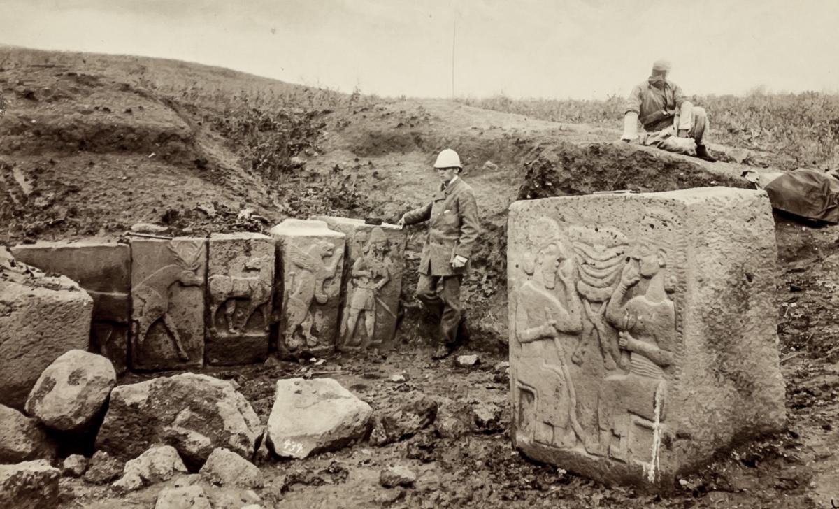 Reliefs bei Sendschirli - Ansicht von Süden her