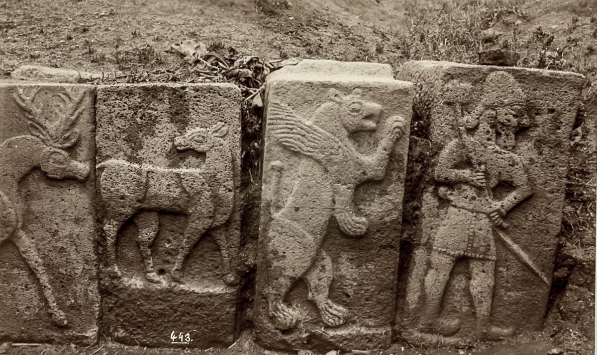 Reliefs bei Sendschirli. rechte Hälfte der Nordwestwand