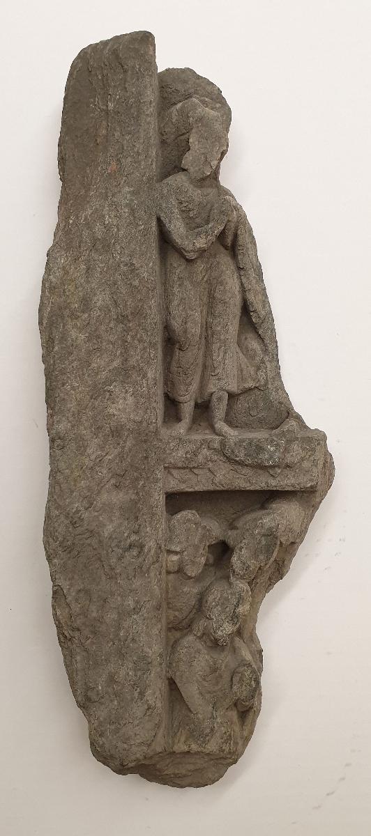 Teil einer vertikalen Stele (Fragment): Zwei Verehrungsszenen