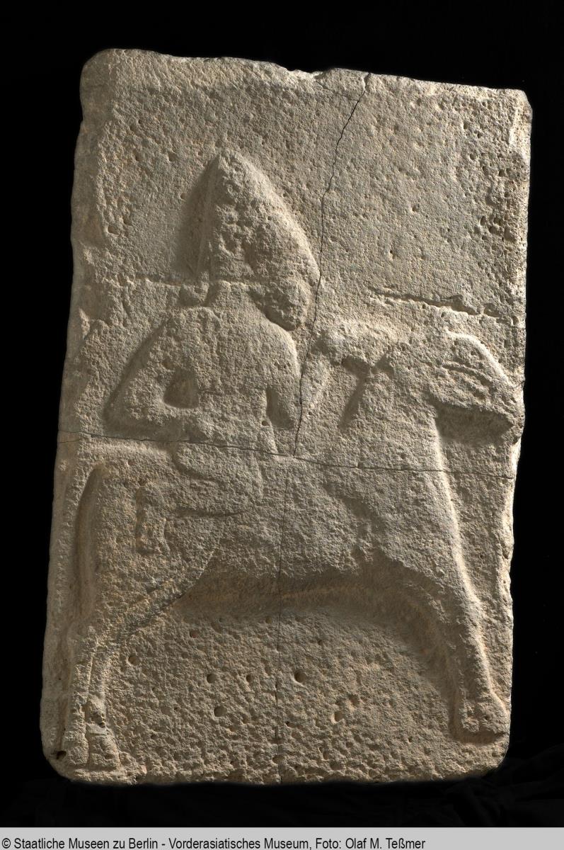 Orthostatenrelief mit Darstellung eines Reiters