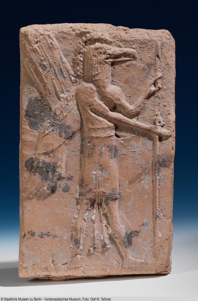 Apotropäisches Relief mit Darstellung eines Vogelmenschen (Genius)