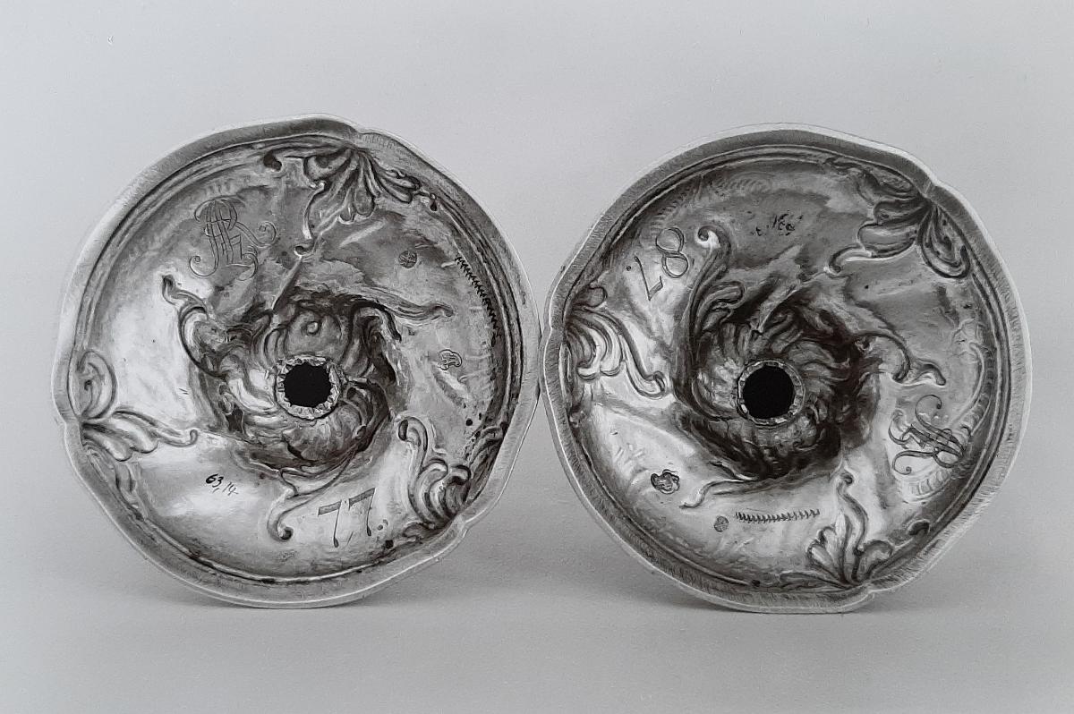 Tafelleuchter mit reichen Rokokoformen