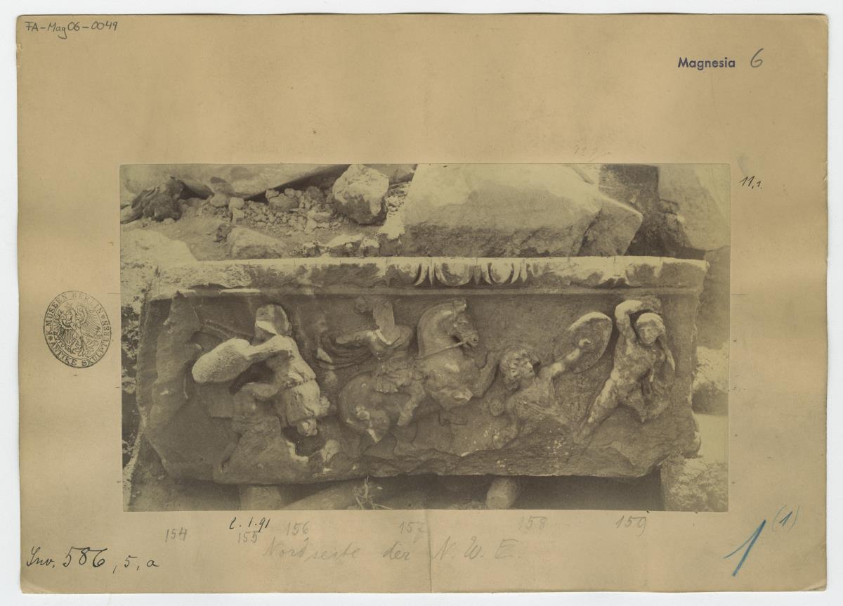 Magnesia am Mäander, Artemision, Friesstück der Nord-West-Ecke, Nordseite