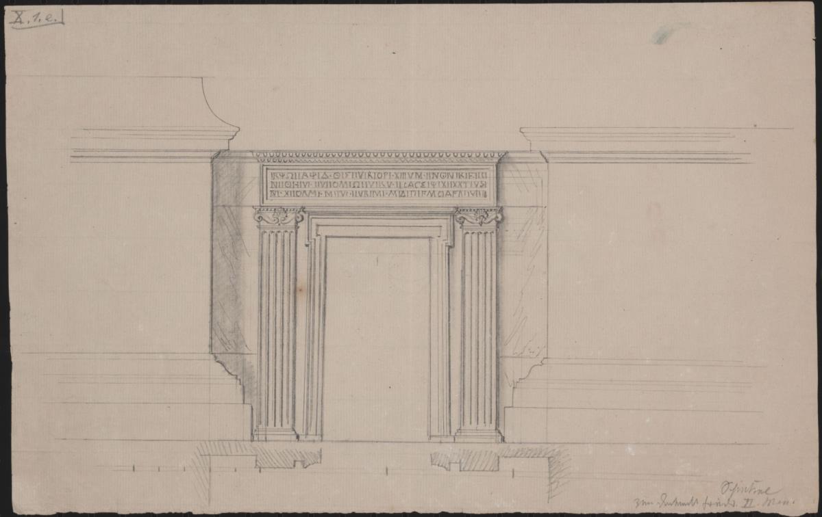 Berlin, Unter den Linden. Entwurf für ein Friedrichsdenkmal als Trajanische Säule. Tür im Unterbau der Säule