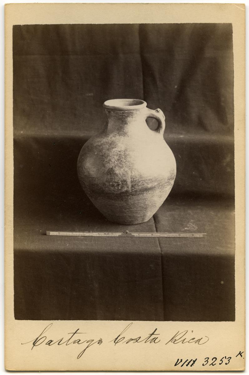 Tonvase mit Henkel aus dem Museo Nacional, San José (Costa Rica)