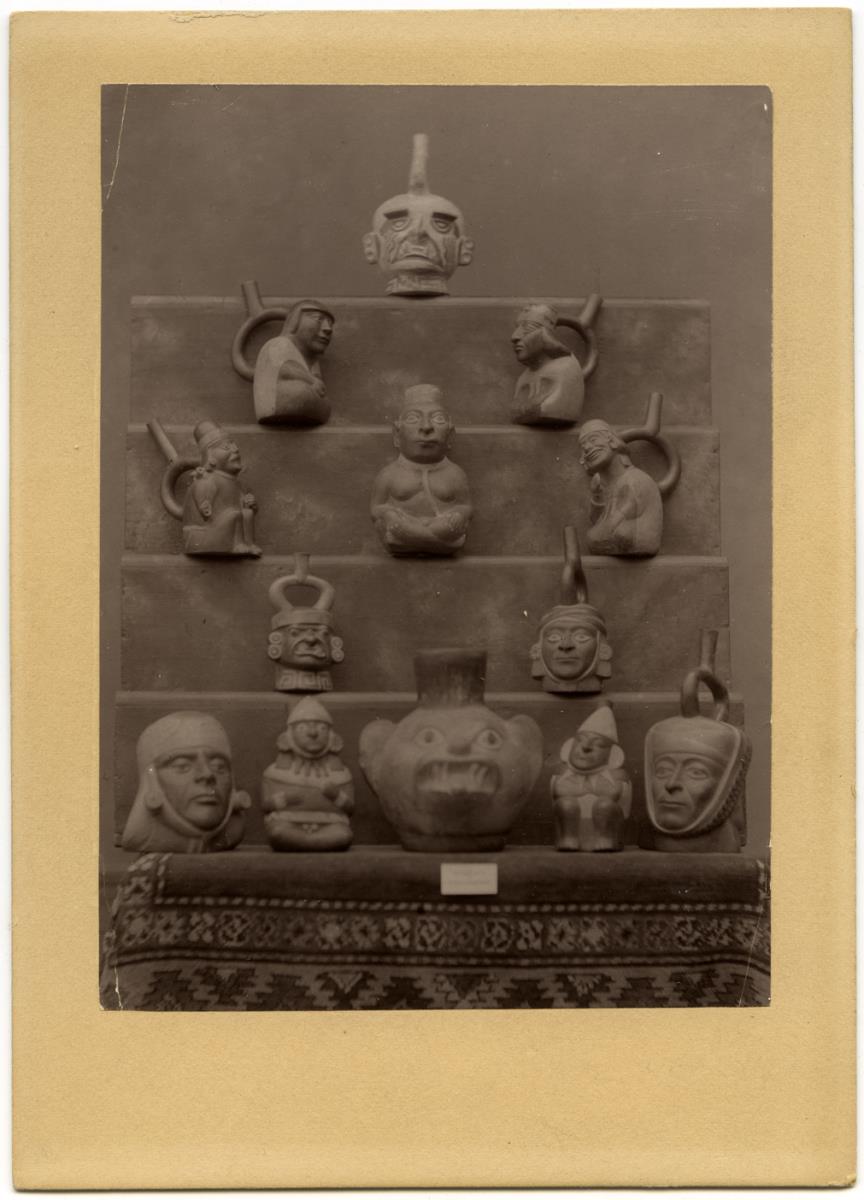 Sammlung Nicolas Saenz in Lima: archäologische Thongefäße aus Peru