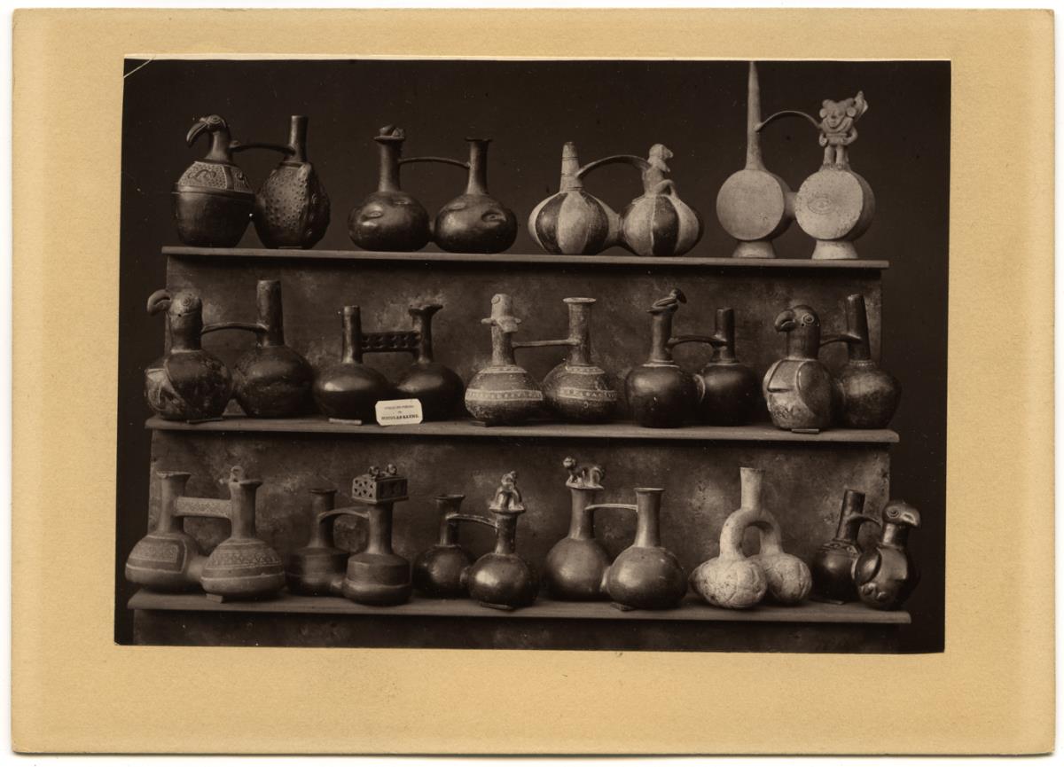 Sammlung Nicolas Saenz in Lima: archäologische Thongefäße aus Peru