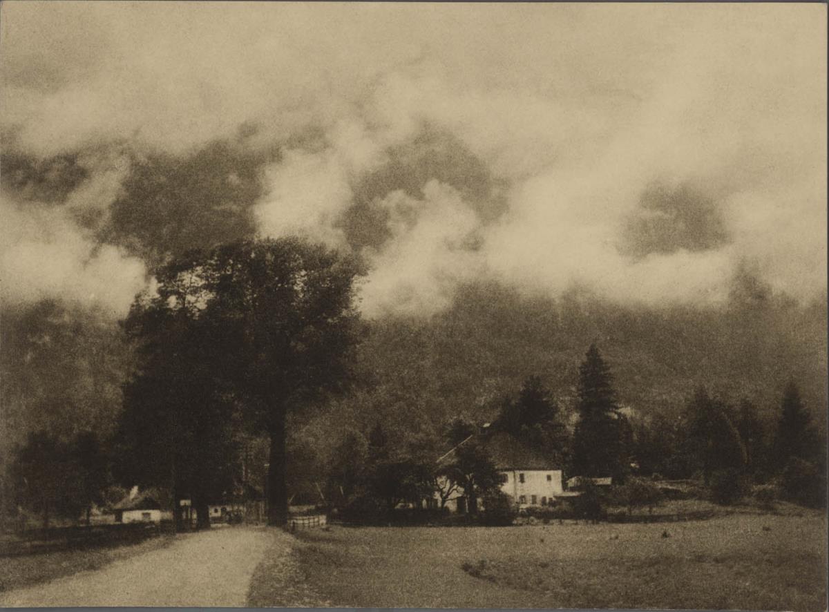Wolken über dem Dorf