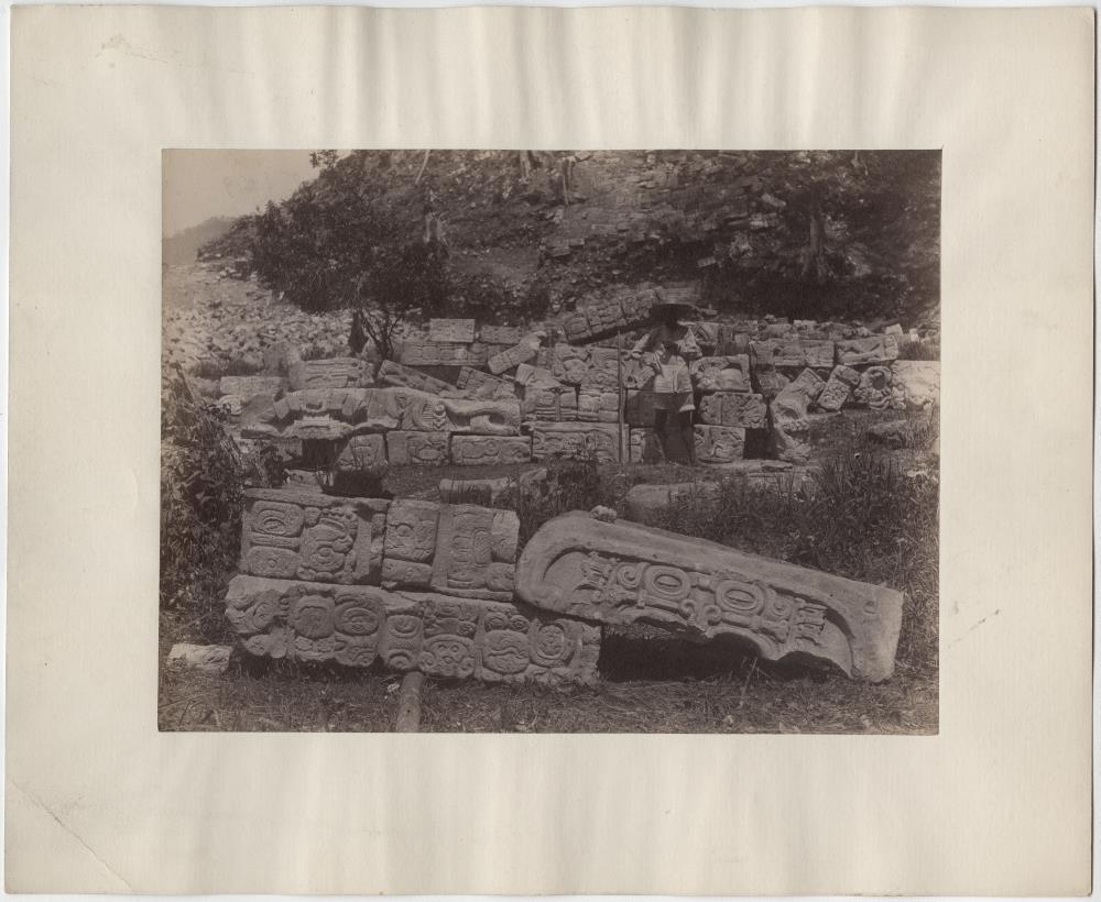 Trümmer einer Hieroglyphentreppe. Mound 26.