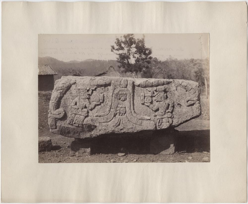 Altar T, Südwestseite (Nordseite?).