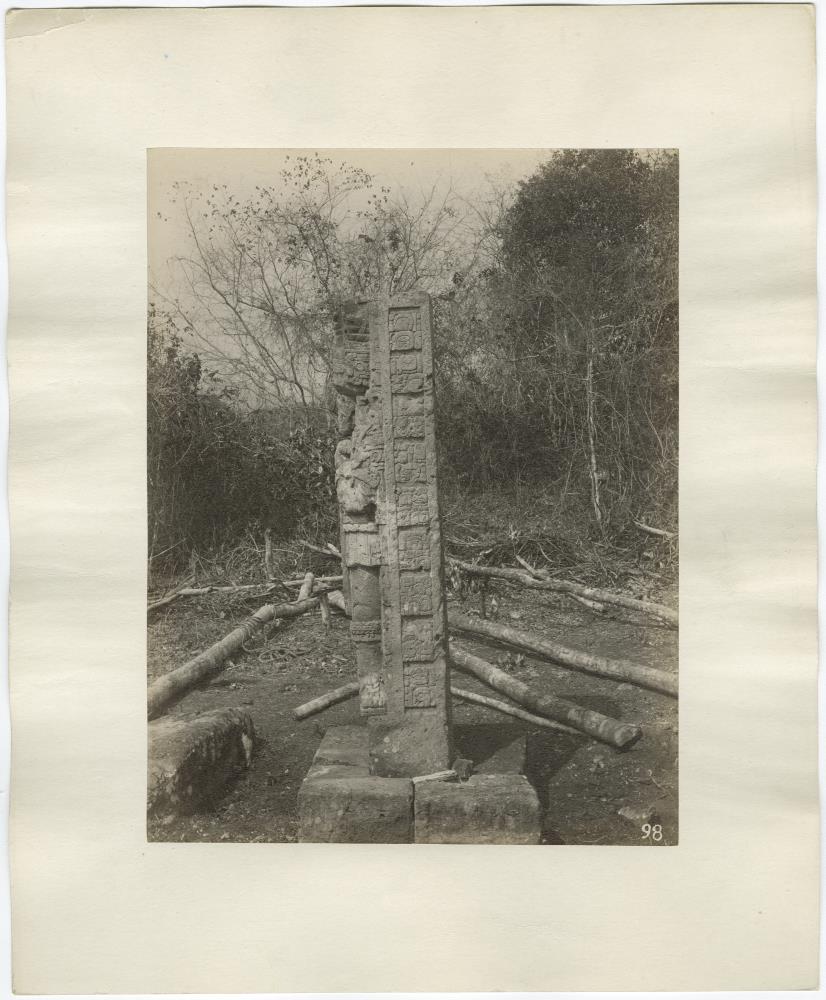 Stele  6, Ostseite.