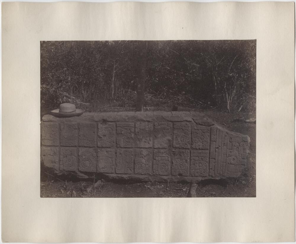 Stele 9, "Unterseite".