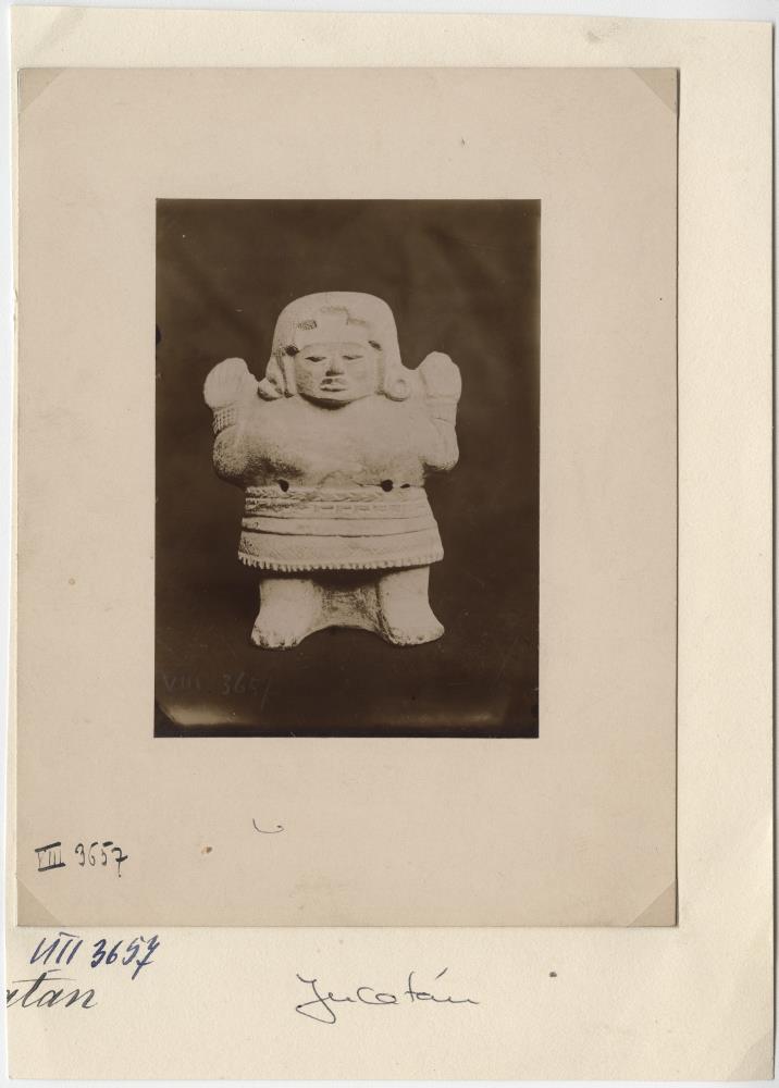 Weißbemalte Tonfigur  aus der Sammlung Jimeno, 1881