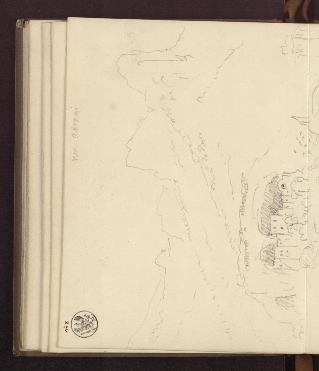 Felslandschaft mit einer Gebäudegruppe vor Altrani bei Amalfi