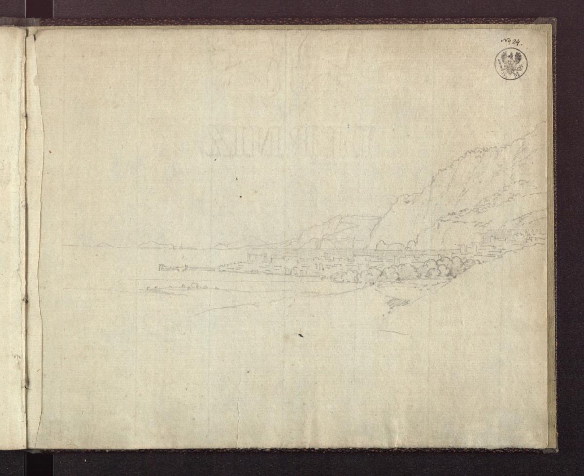 Küstenlandschaft mit einer großen, am Meer gelegenen Stadt