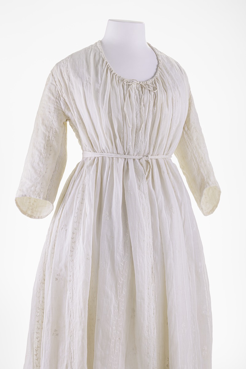 Chemisenkleid mit Schleppe