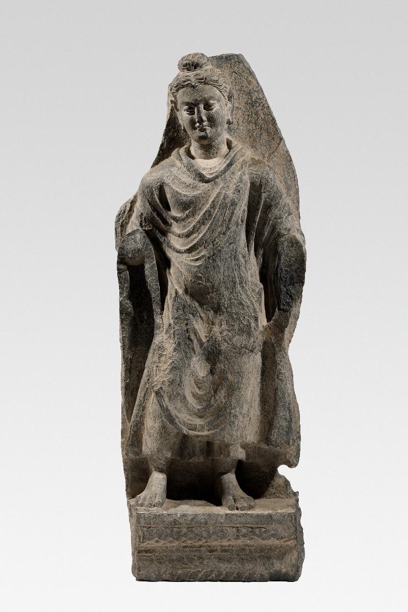 Stehender Buddha auf Sockel