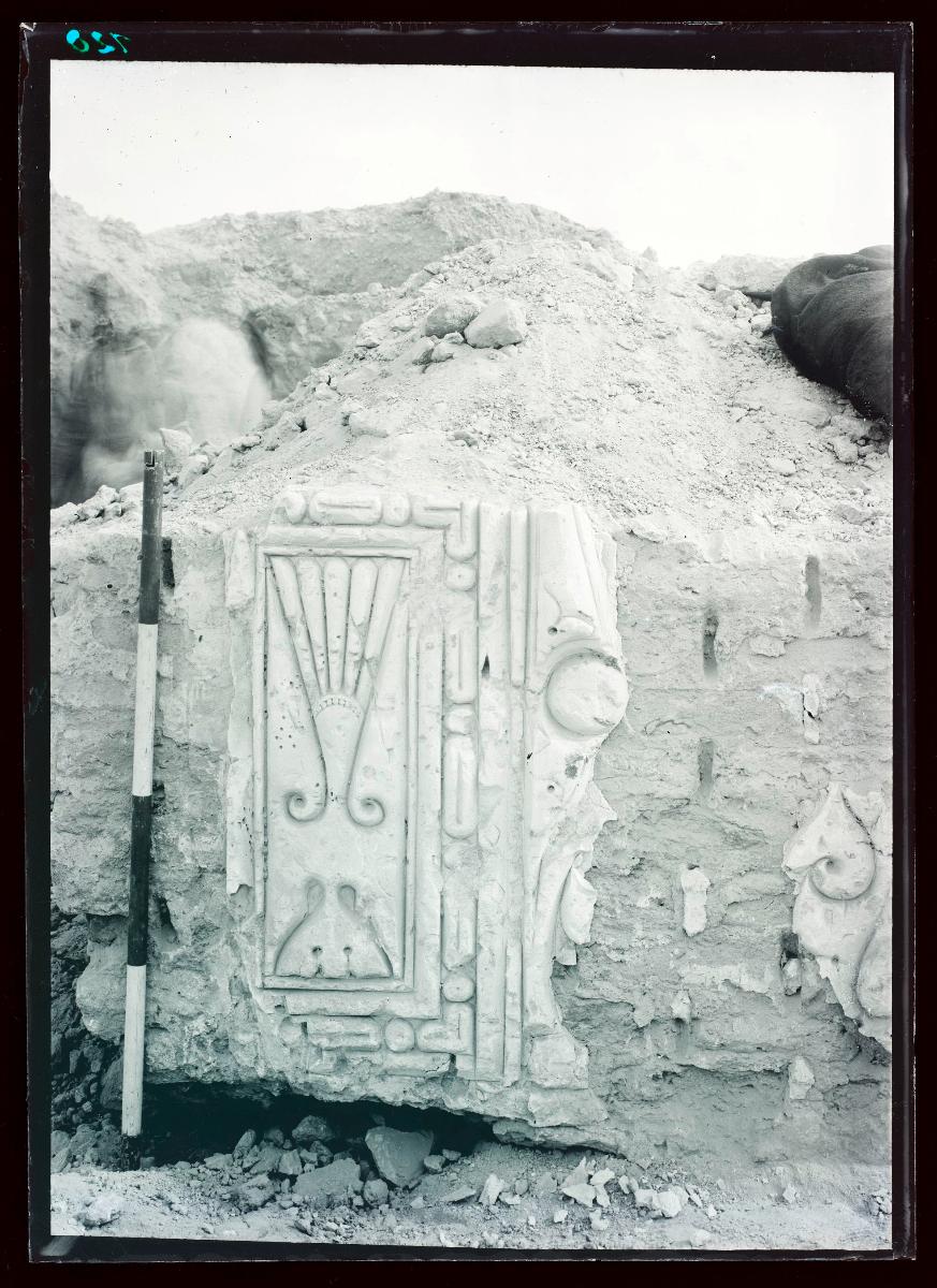 al-Dschausaq al-Chaqani, Thronsäle, Tür, Raum östlich der Moschee (Ornament Nr. 72)