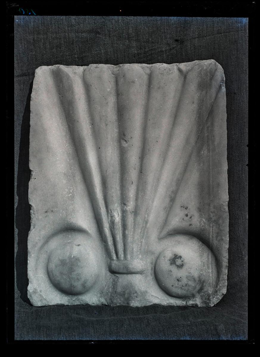al-Dschausaq al-Chaqani, Harem, Marmorfragment