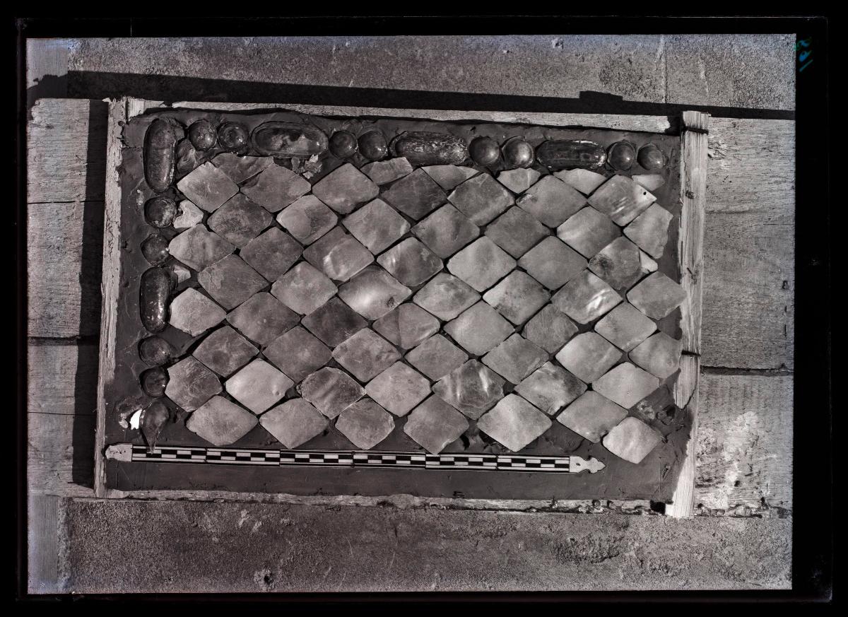 al-Dschausaq al-Chaqani, Harem, Kleinfunde, Perlmutt, a. Glas Rekonstruktion