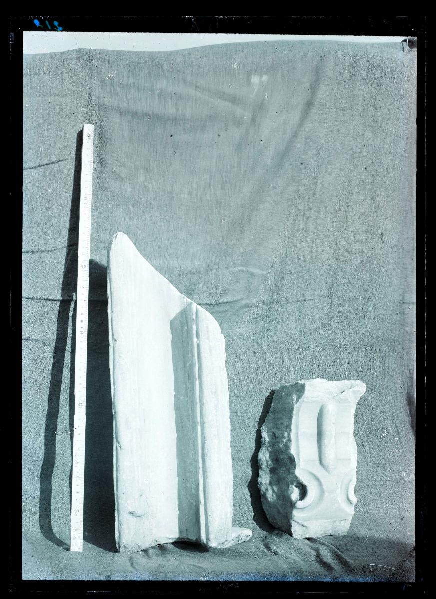 al-Dschausaq al-Chaqani, Sardab, Marmorfragmente