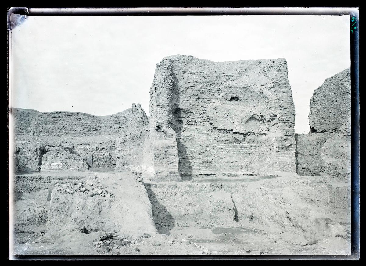 al-Dschausaq al-Chaqani, Blick vom Hof in einem Kiosk mit (Ornament Nr. 128)