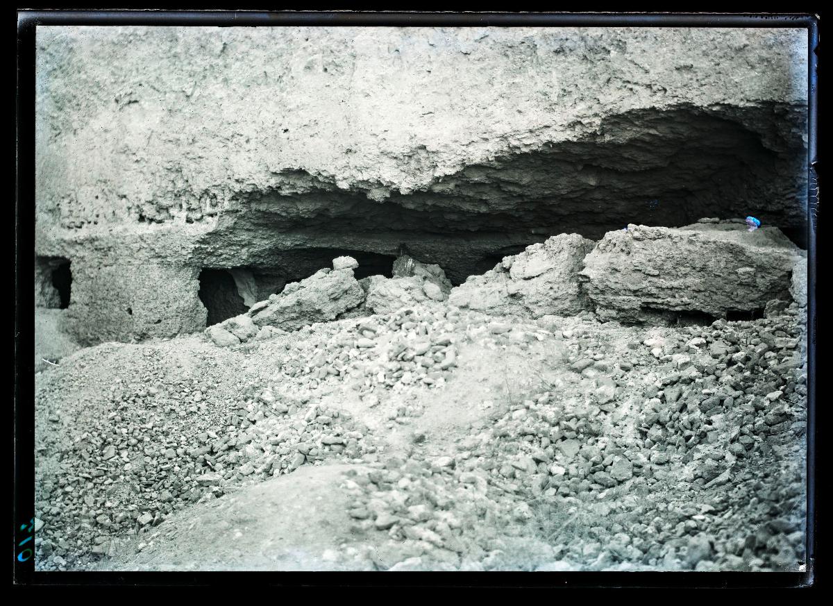 al-Dschausaq al-Chaqani, Sardab, Ostwand
